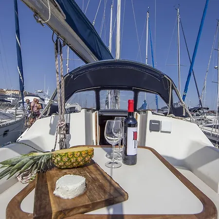 Sailboat Lovely Experience Πλωτό κατάλυμα